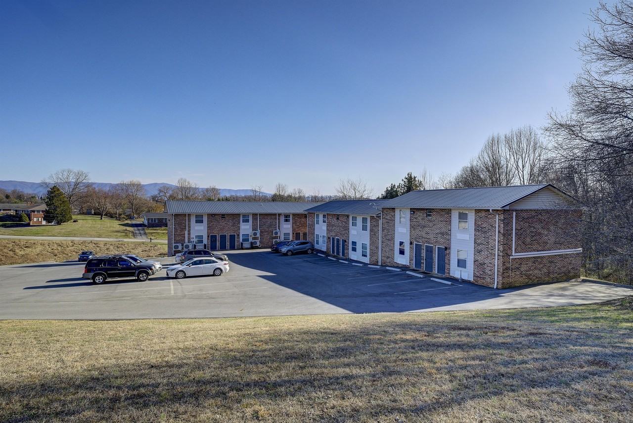 112 Becky Drive - Greeneville - Photo 2 of 9