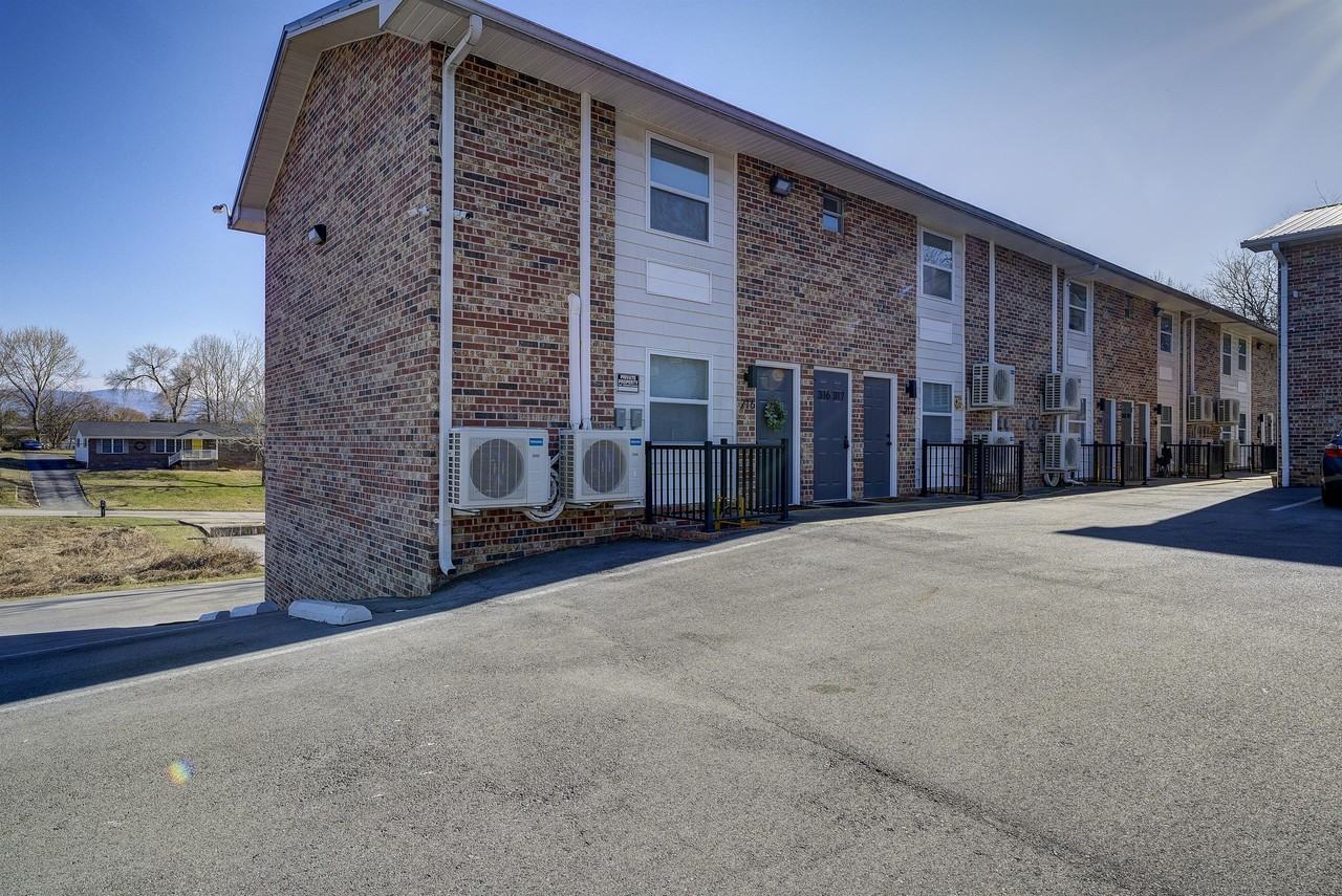 112 Becky Drive - Greeneville - Photo 4 of 9