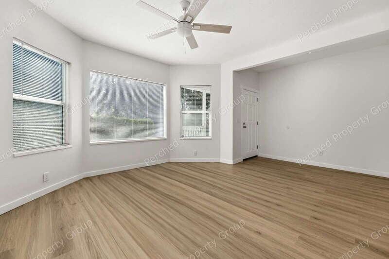 2105 Se Stark St - Photo 2 of 11