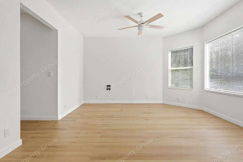 2105 Se Stark St - Photo 3 of 11