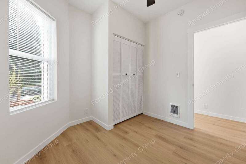 2105 Se Stark St - Photo 4 of 11