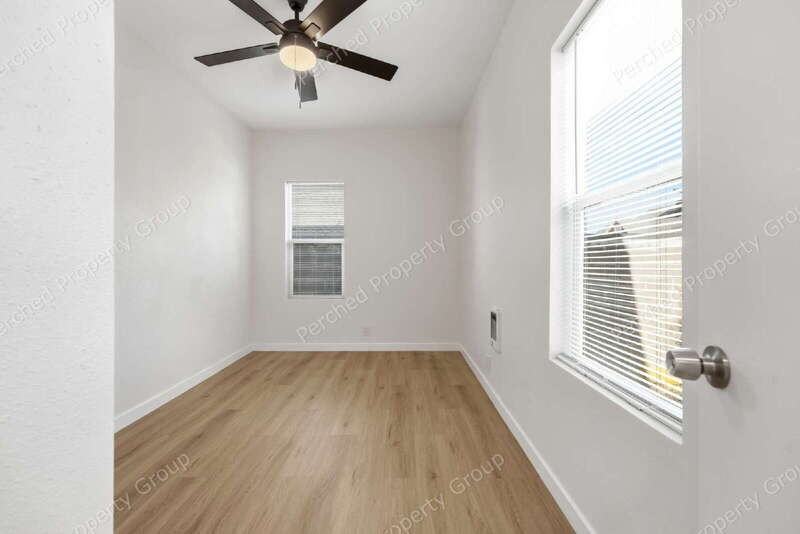 2105 Se Stark St - Photo 5 of 11