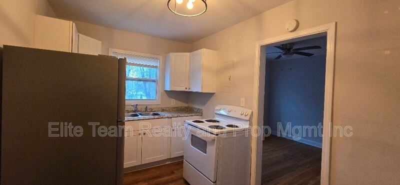 2901 Clemson Ave - Photo 2 of 19