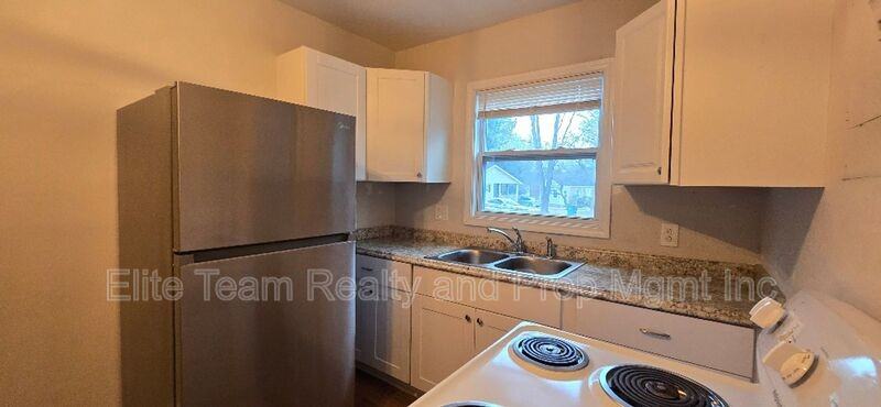 2901 Clemson Ave - Photo 3 of 19