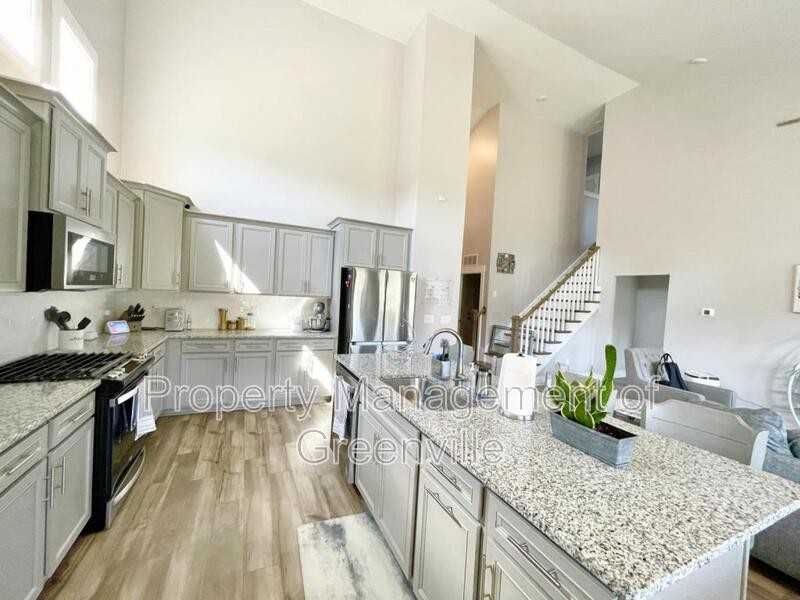 501 Robinwood Pl - Photo 3 of 21