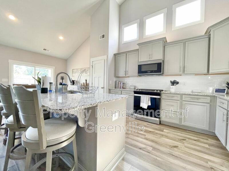 501 Robinwood Pl - Photo 4 of 21