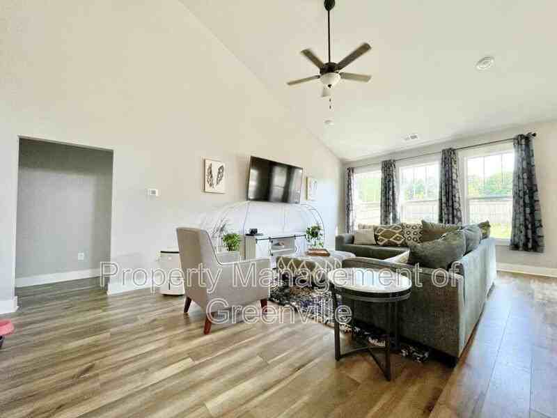 501 Robinwood Pl - Photo 6 of 21