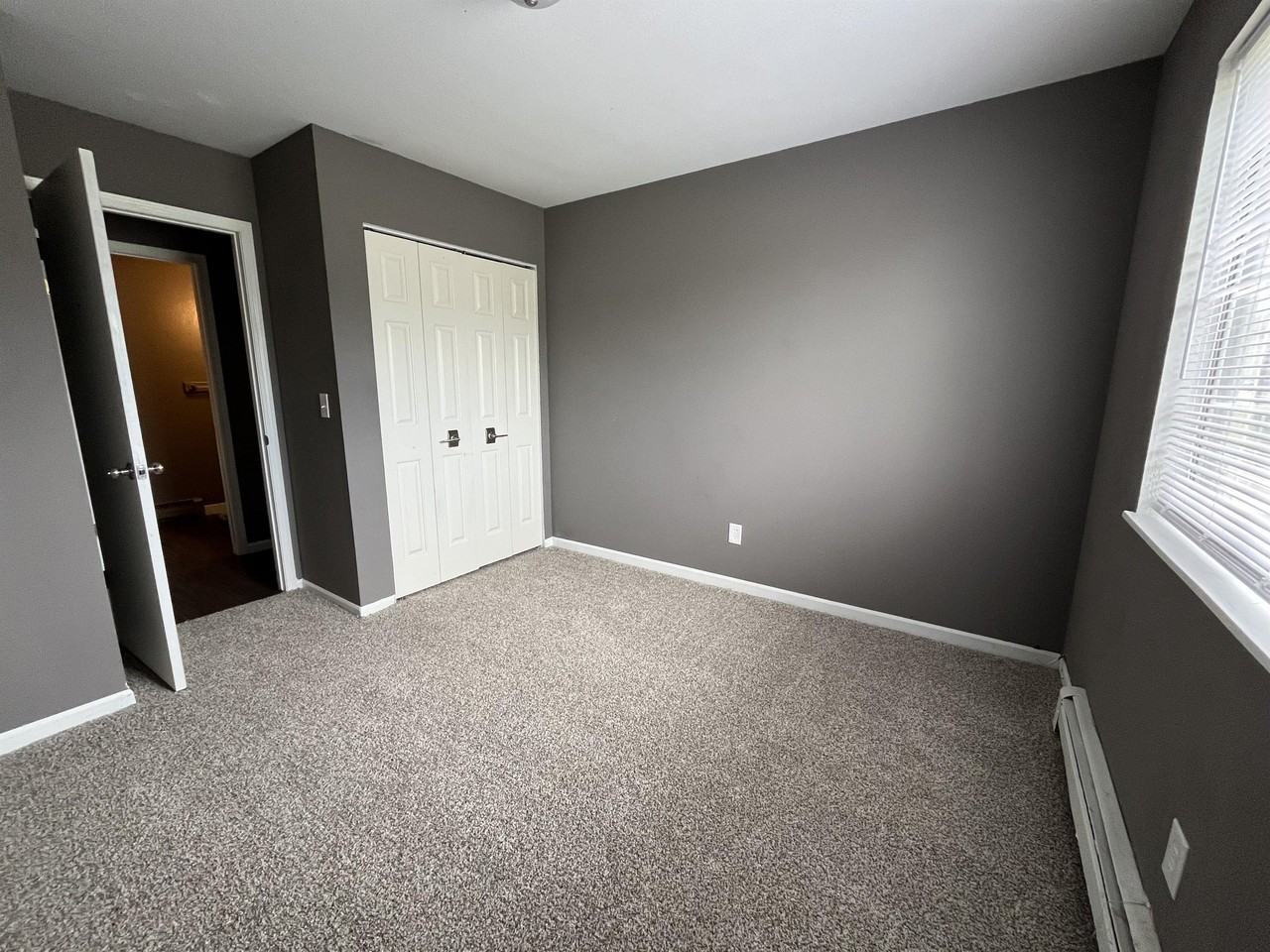 1048 Abbey Court - Photo 3 of 7