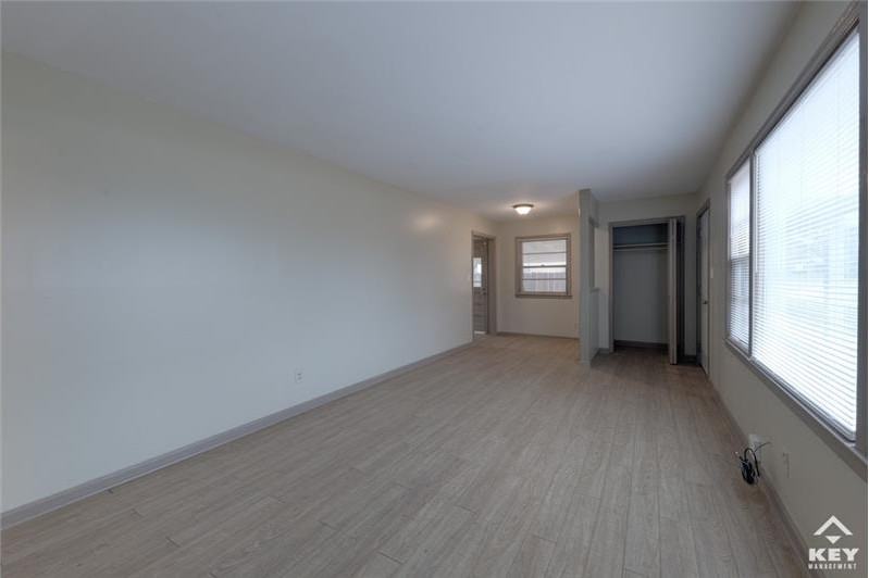 953 S Doreen St - Photo 3 of 18