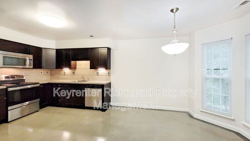 10800 Smithers Ct - Photo 4 of 19