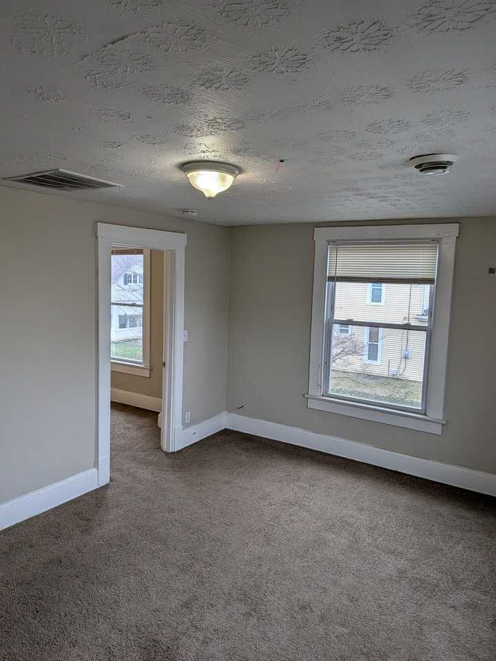 403 Maple Avenue - Photo 3 of 12