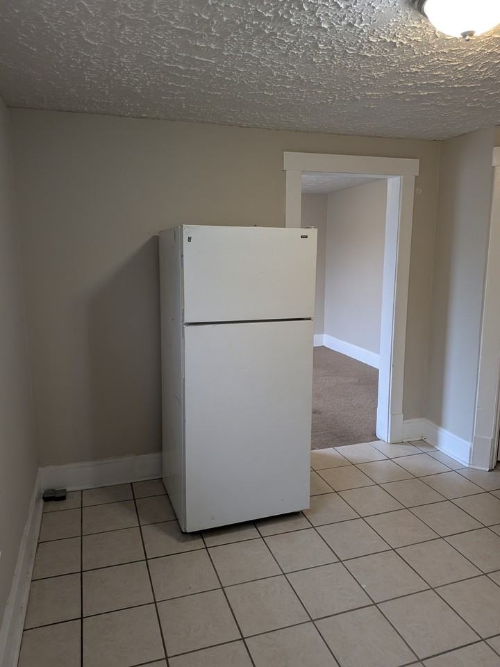 403 Maple Avenue - Photo 6 of 12