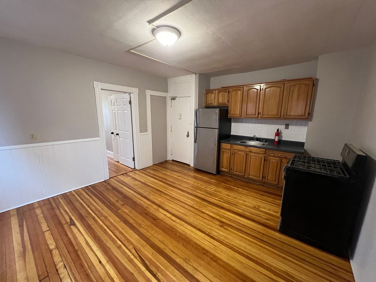 103 Gold Street, New Britain - Photo 4 of 10