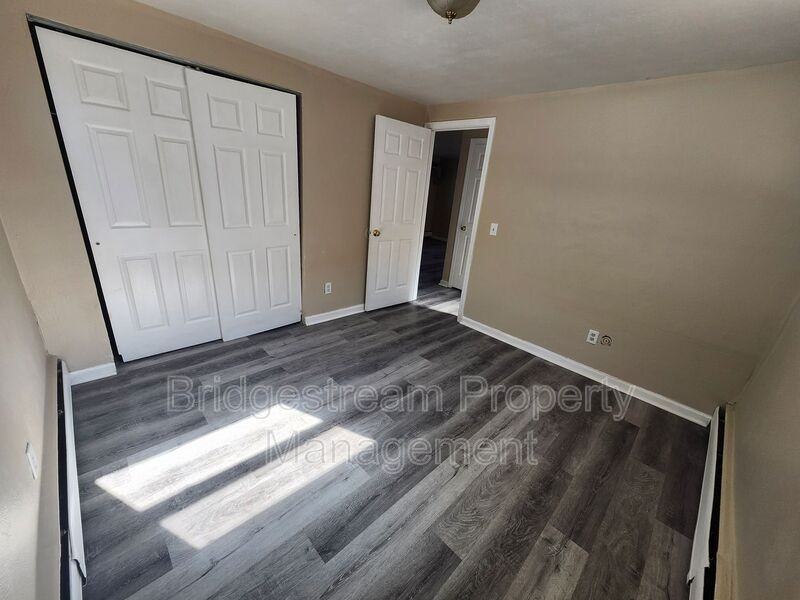 413 Briarwood Ave #2 - Photo 3 of 6