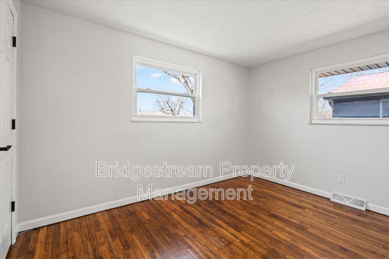 317 Hypathia Ave - Photo 7 of 19