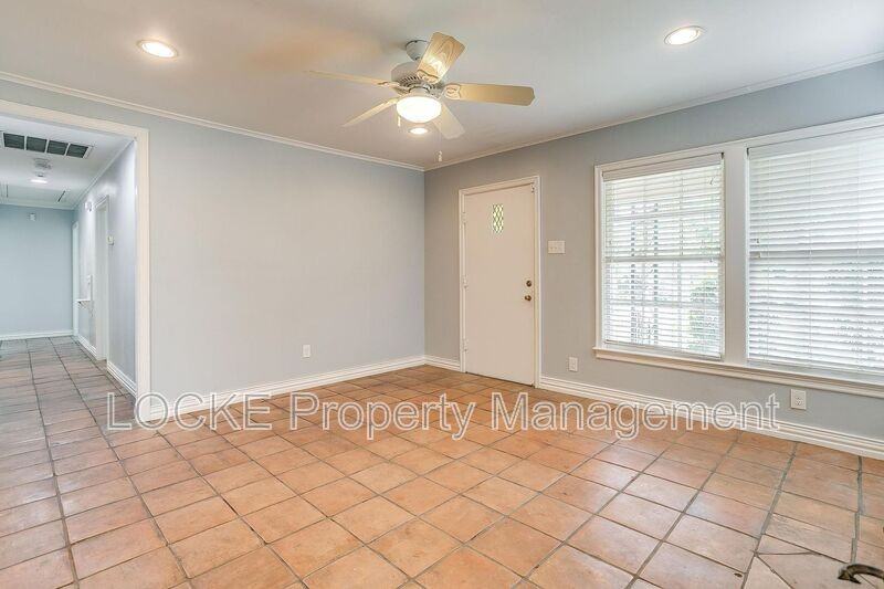 3528 Rogers Ave - Photo 5 of 28