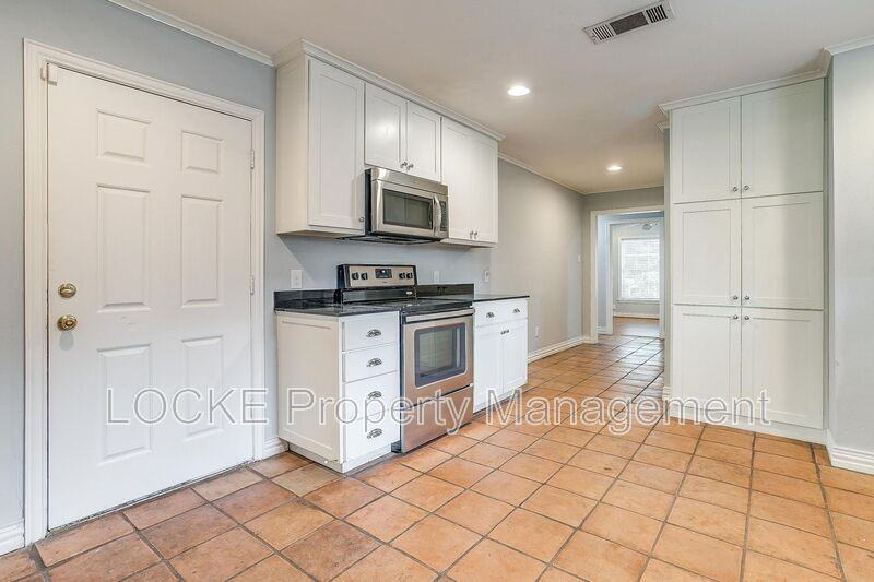3528 Rogers Ave - Photo 6 of 24