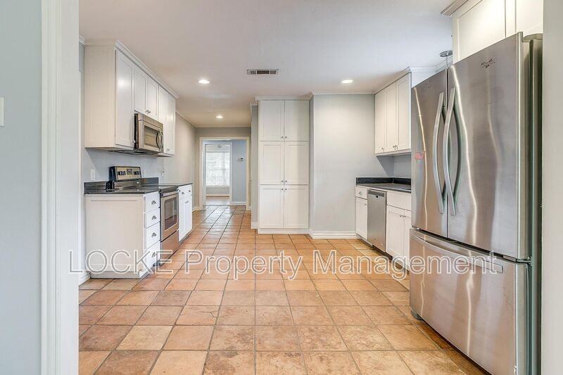 3528 Rogers Ave - Photo 4 of 24
