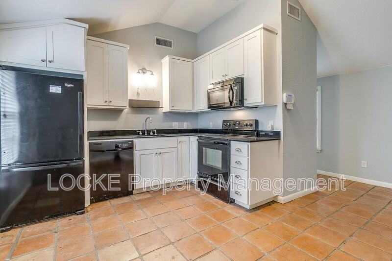 3528 Rogers Ave - Photo 2 of 24