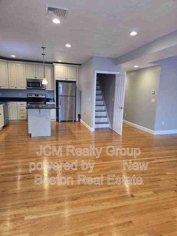 283 Lincoln Ave #2 - Photo 4 of 26