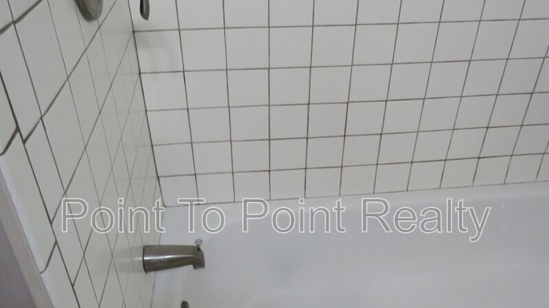 4566 Plymouth St - Photo 7 of 18