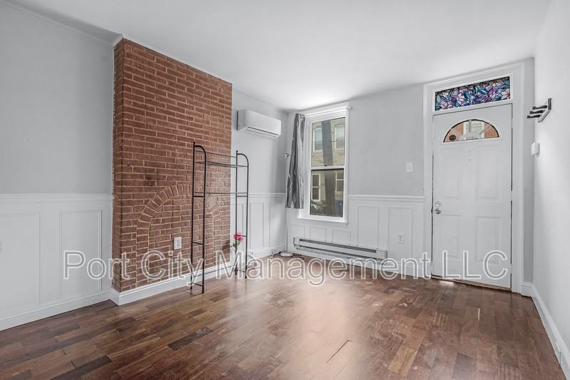 811 Mangold St - Photo 4 of 17