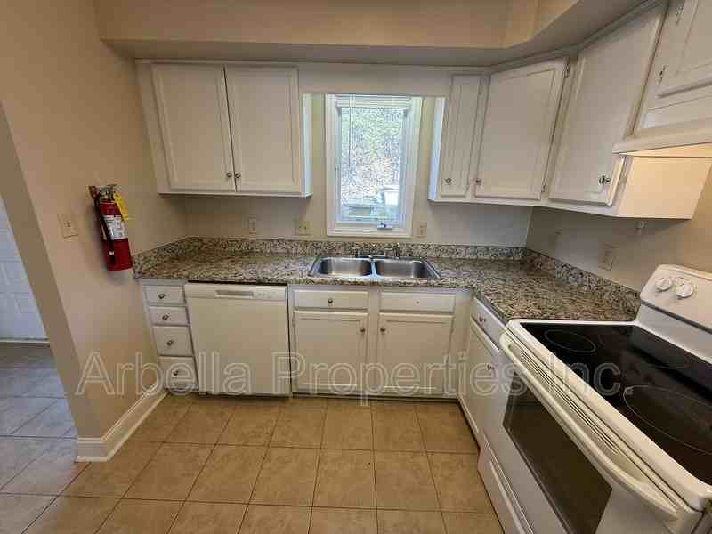 420 W Jackson Blvd #33 - Photo 6 of 29