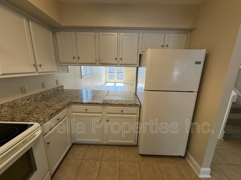 420 W Jackson Blvd #33 - Photo 7 of 29