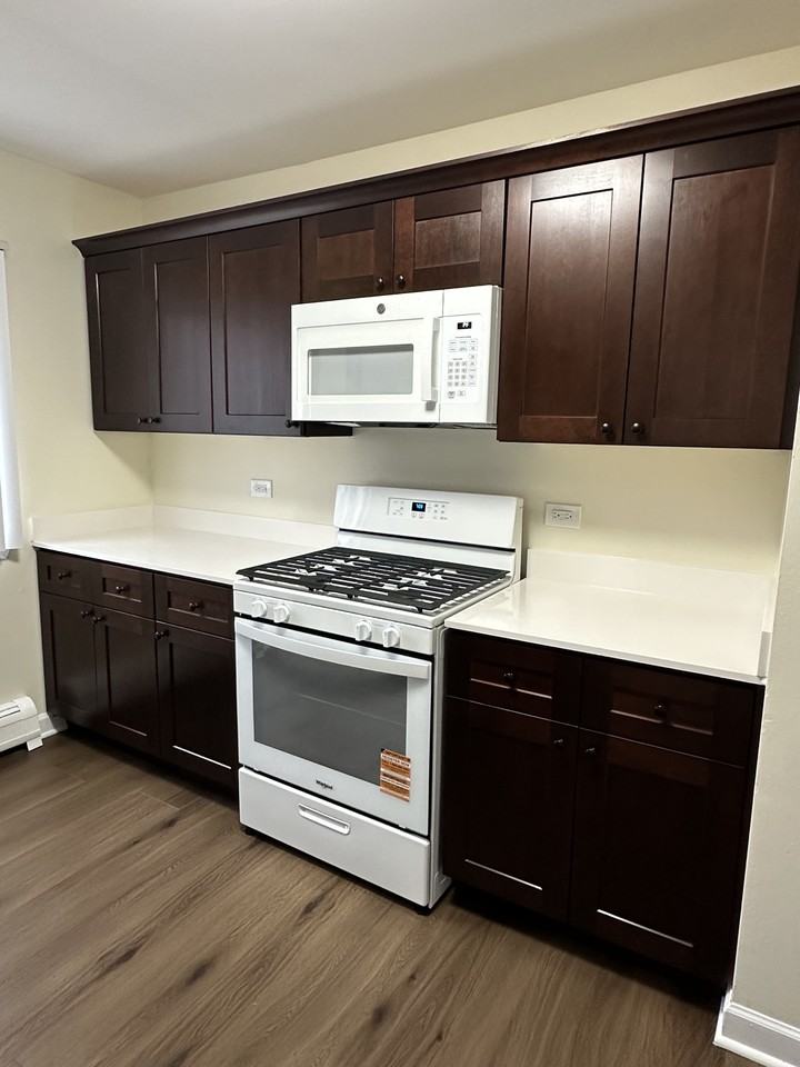 795 Court of Spruce - Photo 2 of 10