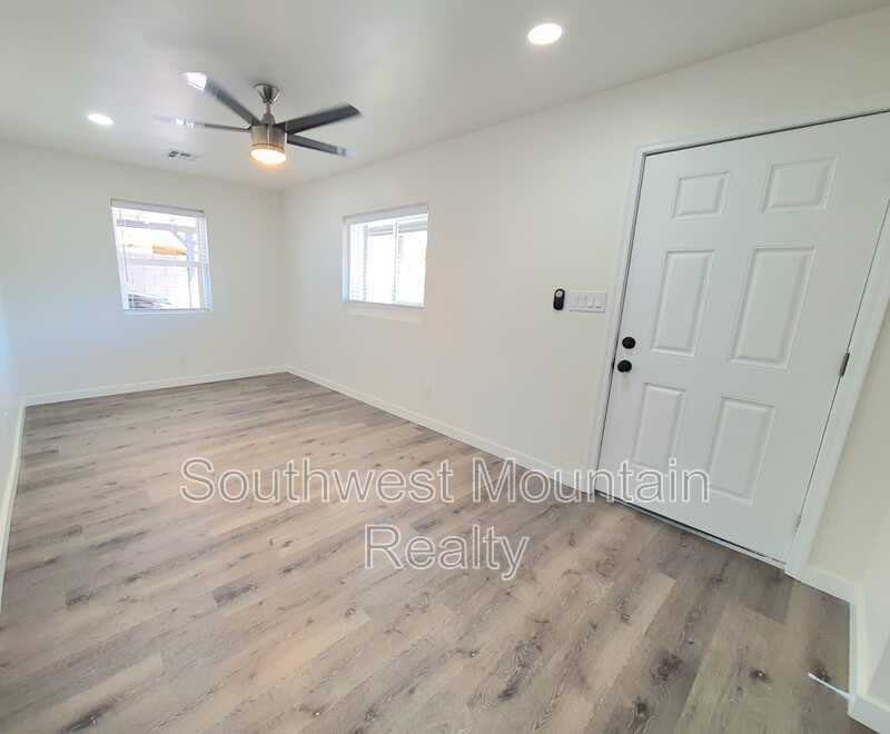 7404 N 62nd Ave - Photo 7 of 18