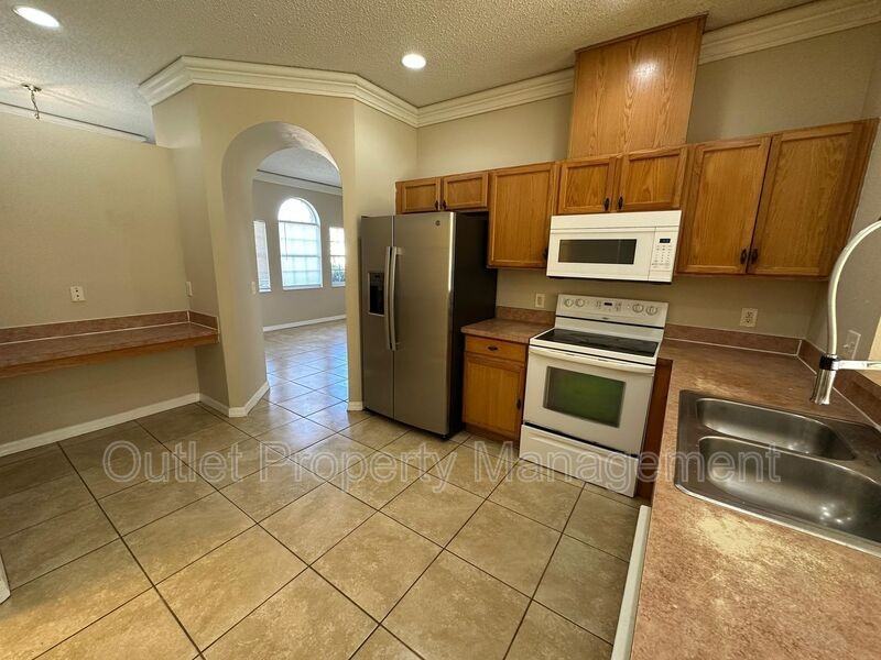9356 Monterey Bay Dr - Photo 5 of 20