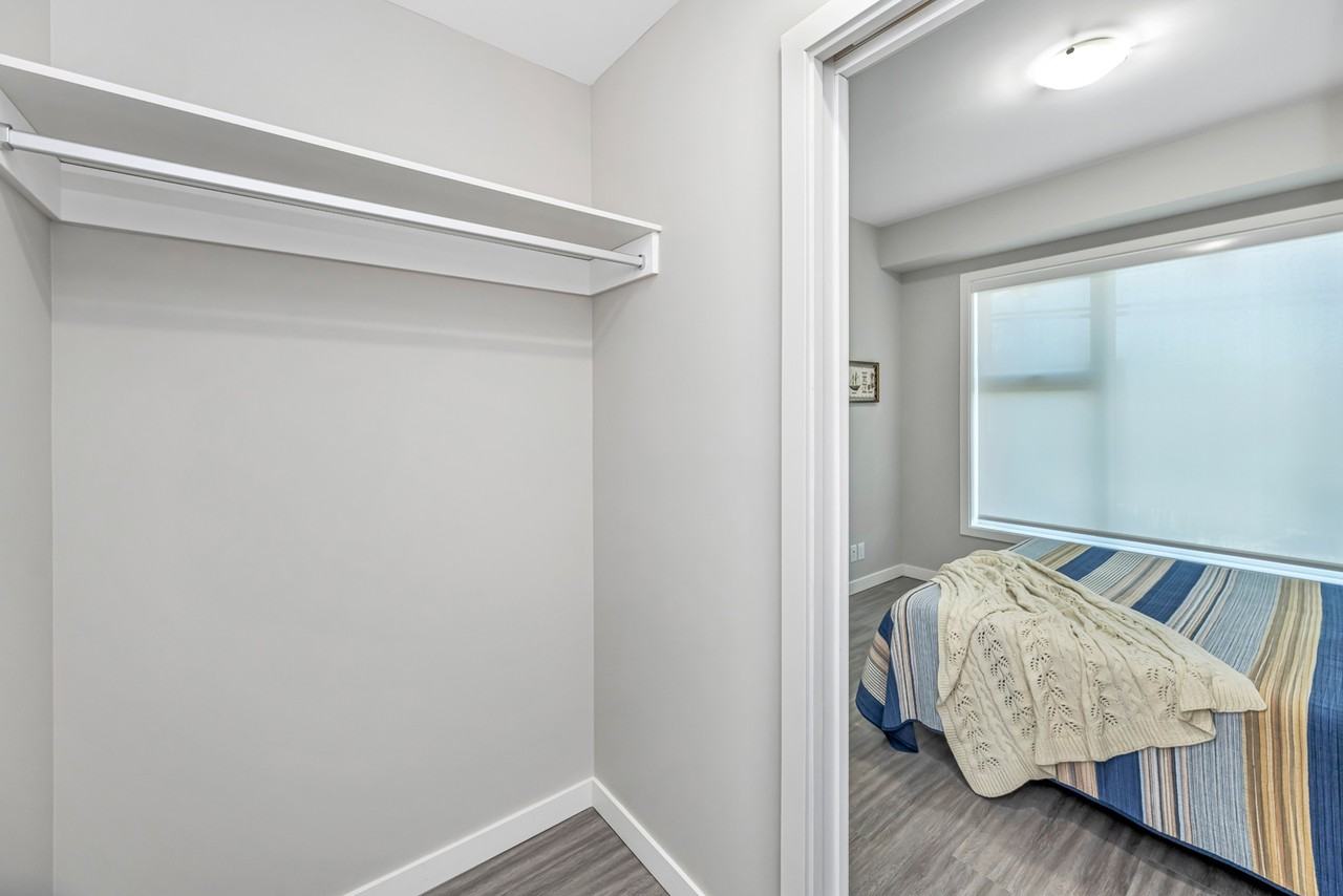 488 Garden Street - Photo 7 of 12