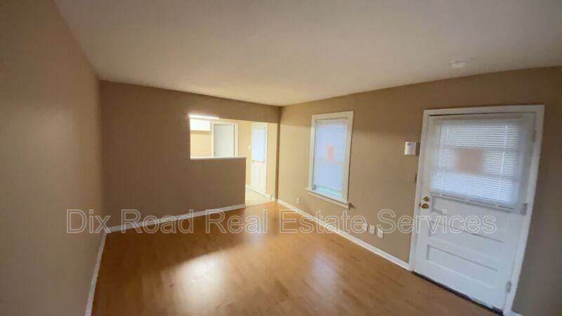 1326 Campbell Ave - Photo 4 of 16