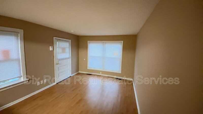 1326 Campbell Ave - Photo 5 of 16