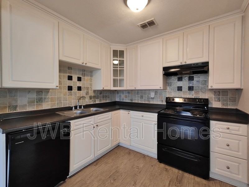 3383 Sunnybrook Ave N - Photo 3 of 13