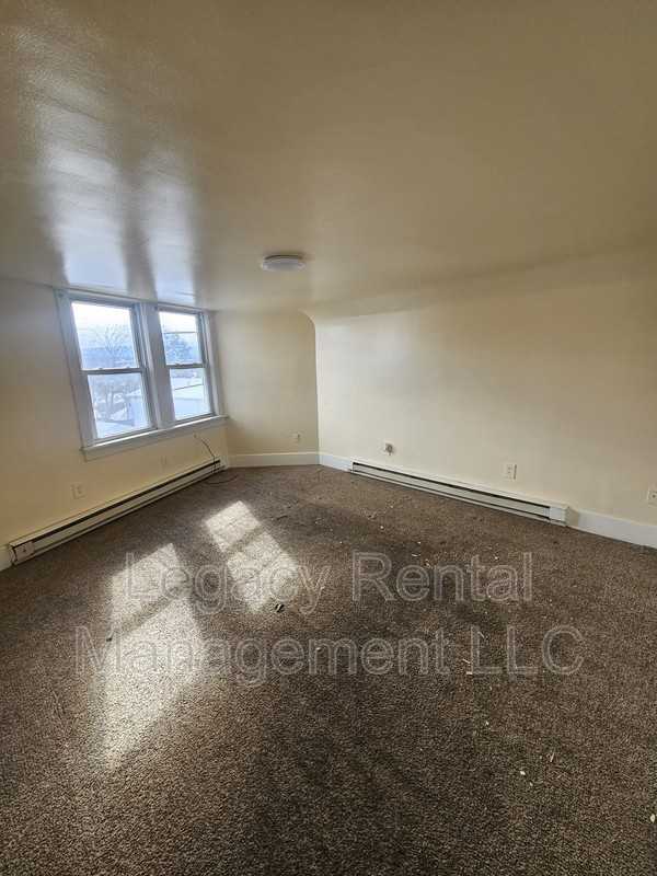 535 W Shawnee Ave 3rd Fl - Photo 6 of 9