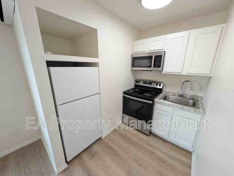 1320 Dr Martin Luther King Jr Ave Ne #7 - Photo 3 of 7