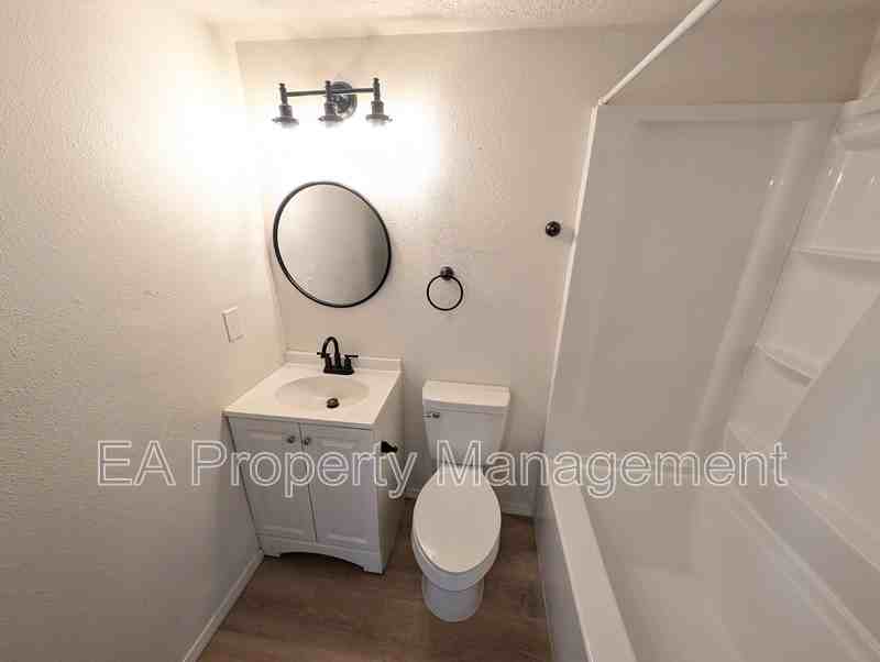 1320 Dr Martin Luther King Jr Ave Ne #7 - Photo 6 of 7