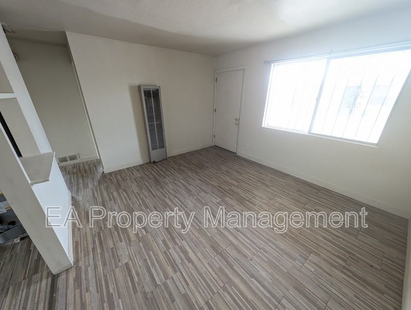 1010 Palomas Dr Se #H - Photo 2 of 9