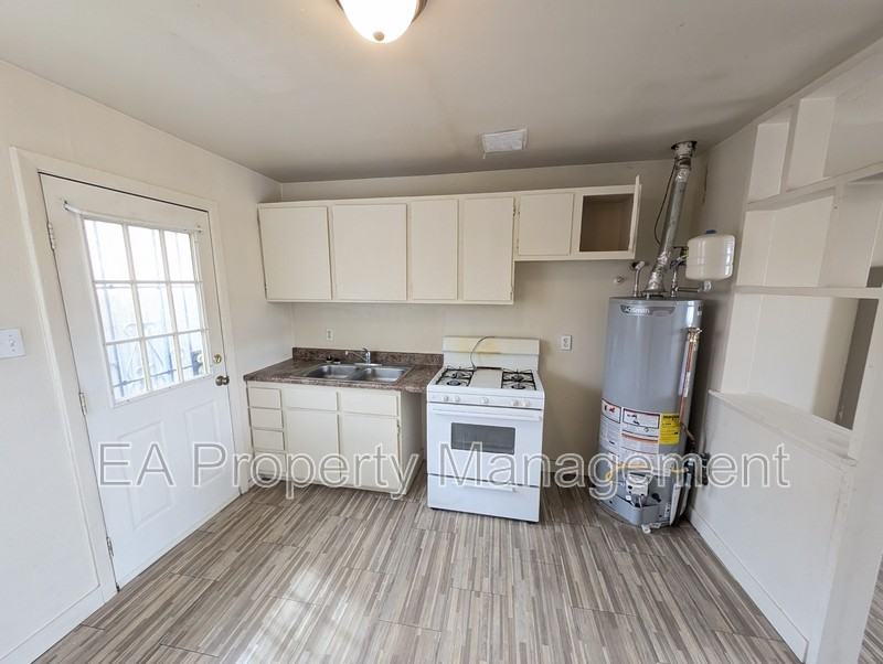 1010 Palomas Dr Se #H - Photo 3 of 9