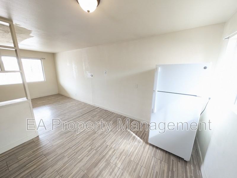 1010 Palomas Dr Se #H - Photo 4 of 9