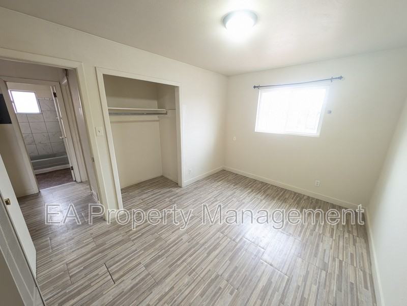 1010 Palomas Dr Se #H - Photo 6 of 9