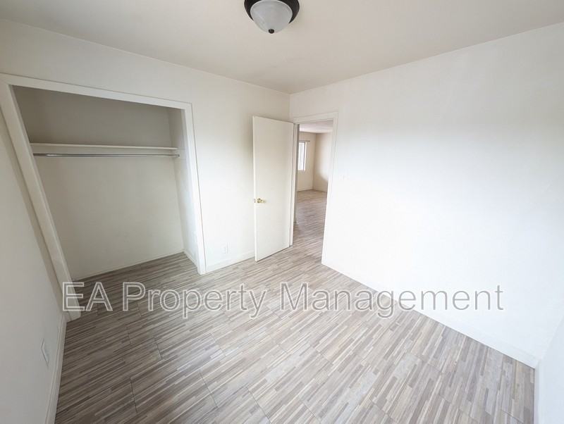 1010 Palomas Dr Se #H - Photo 7 of 9