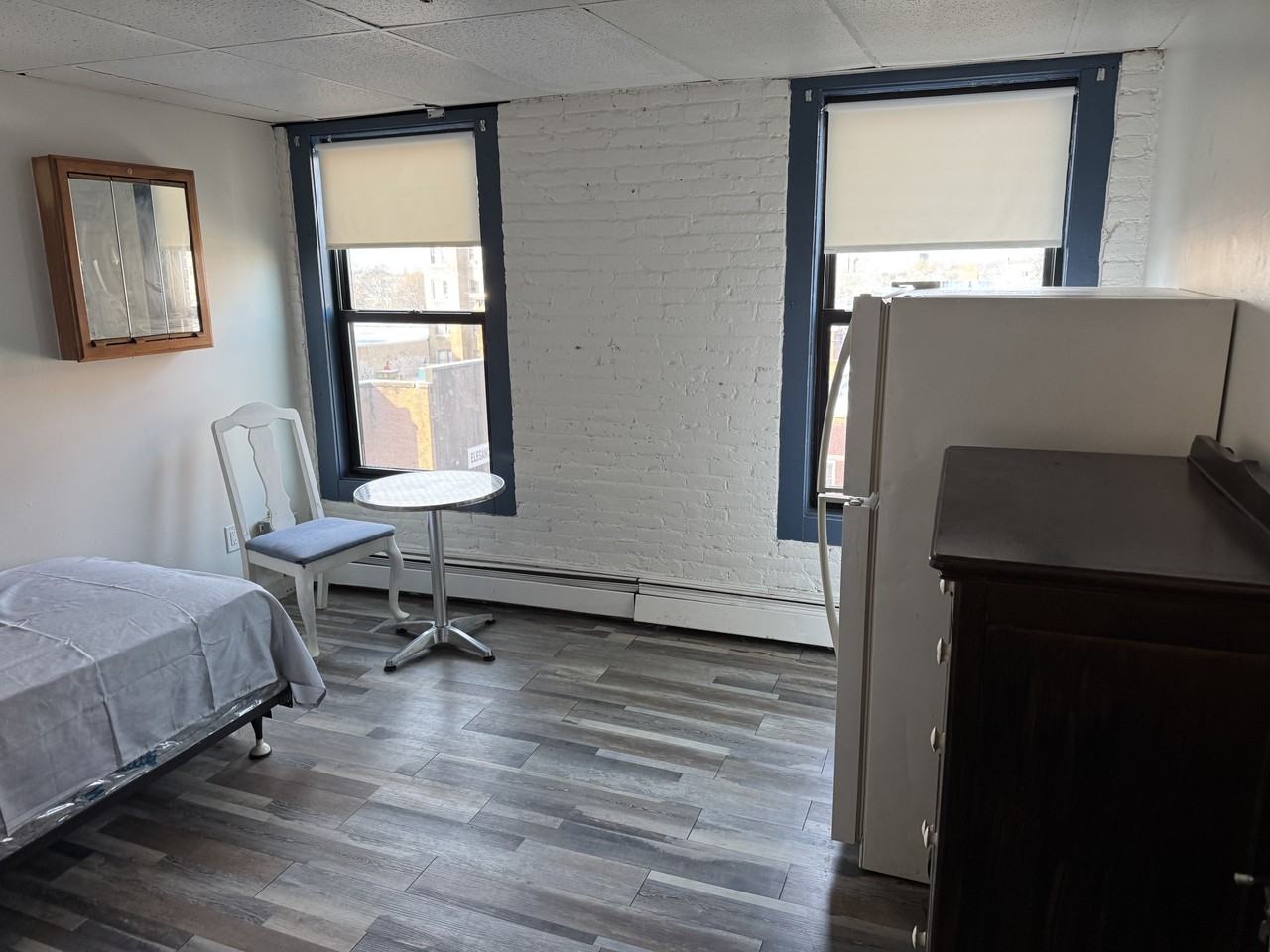 362 Essex St - Photo 2 of 4