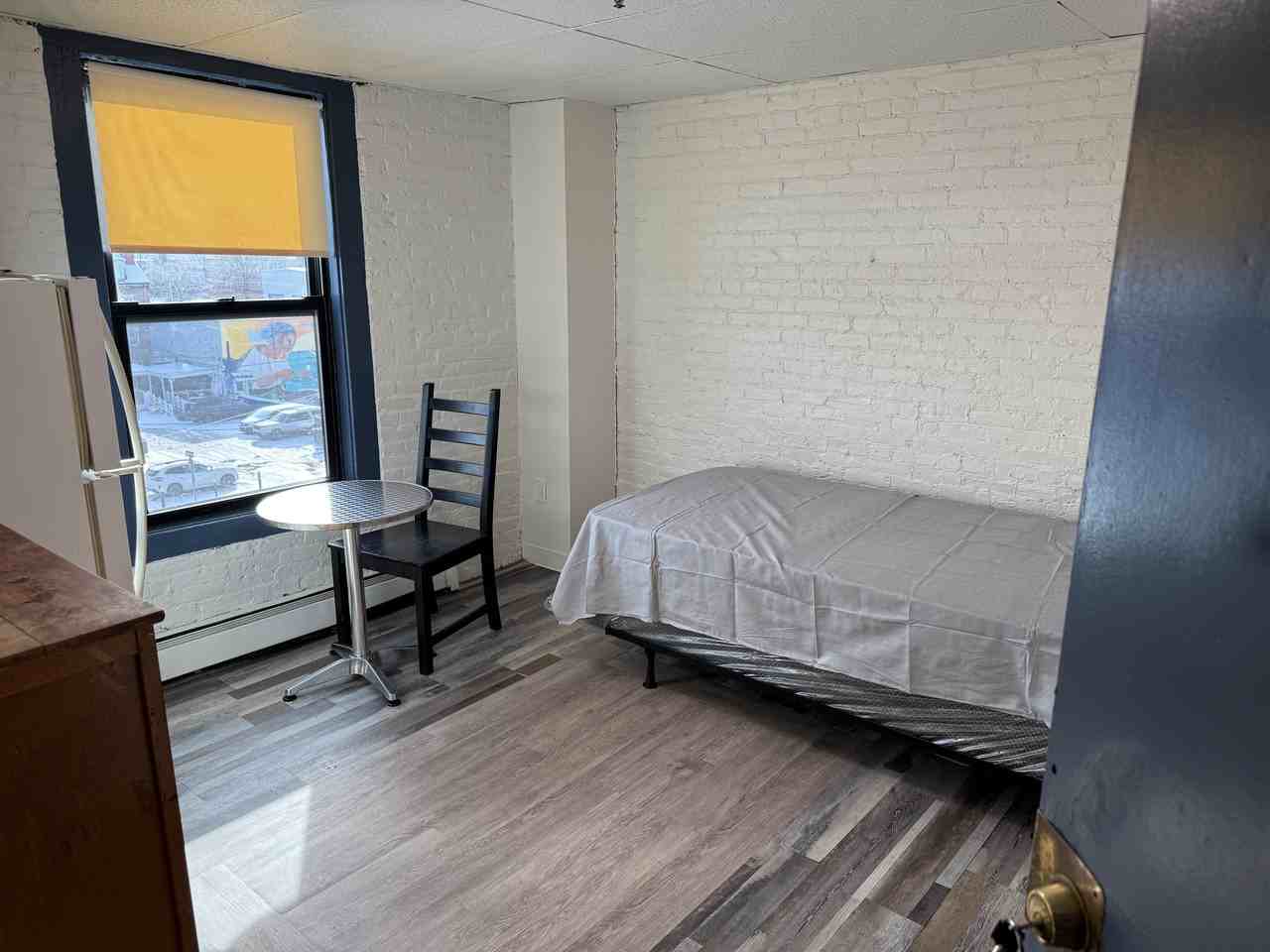 362 Essex St - Photo 4 of 4