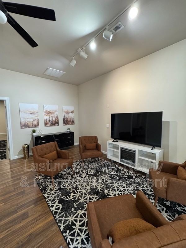 120 Boxwood Village Dr - Photo 3 of 17