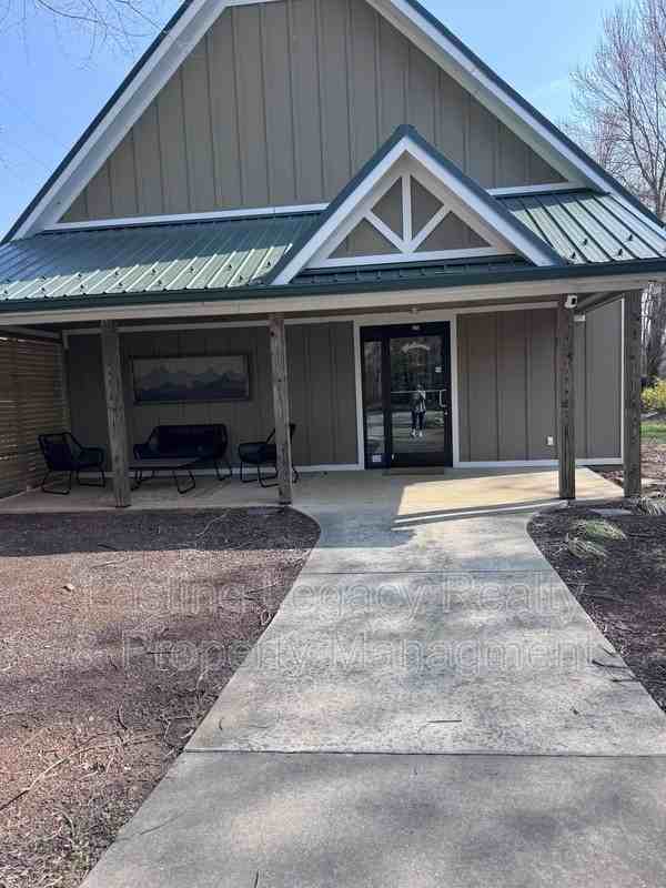 120 Boxwood Village Dr - Photo 6 of 17