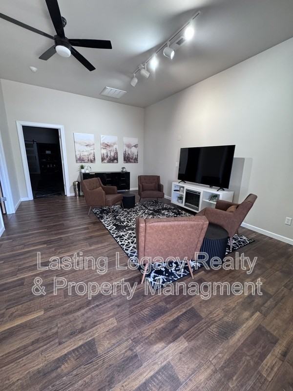 120 Boxwood Village Dr - Photo 7 of 17