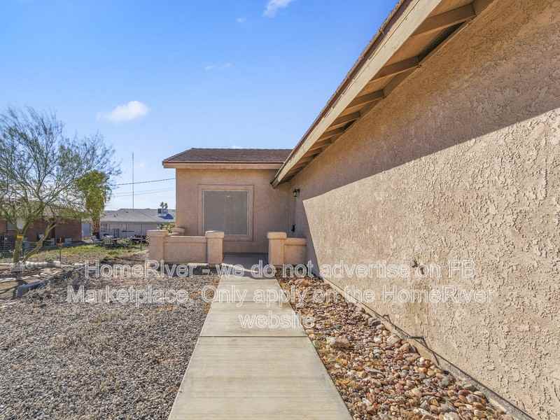 3335 Ottawa Dr #101 - Photo 4 of 20