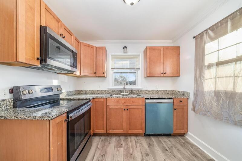 11733 Idlewild Rd - Photo 3 of 12